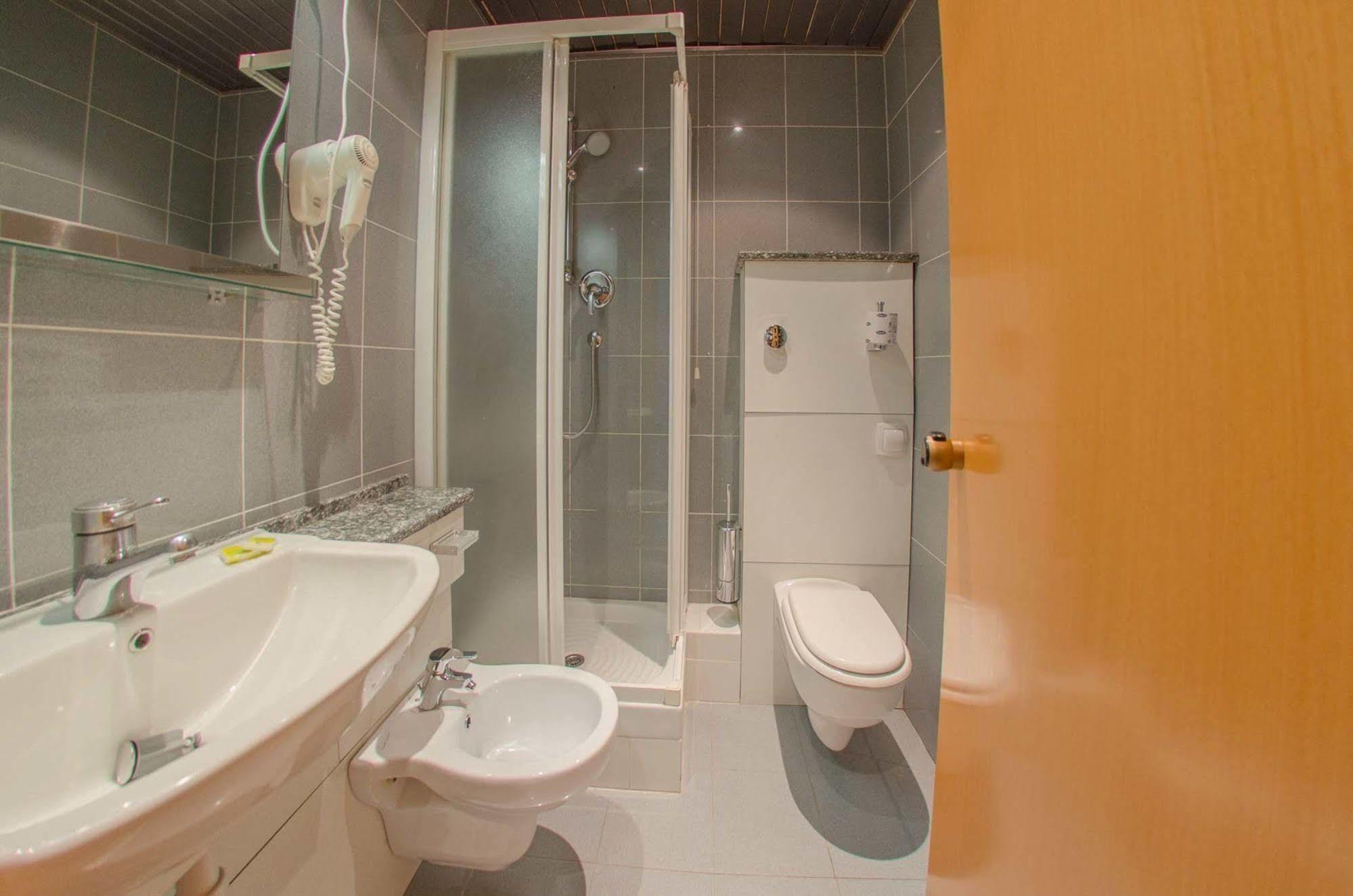Residenza Adelaide Aparthotel Finale Ligure Buitenkant foto