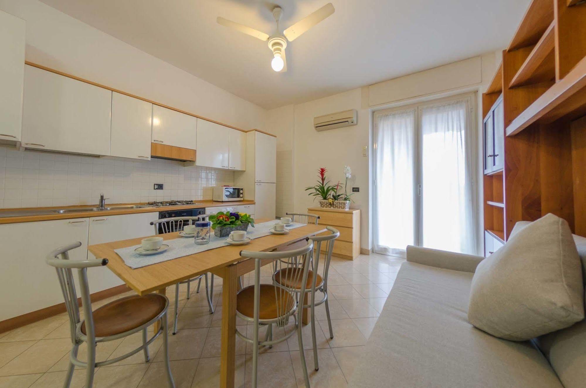 Residenza Adelaide Aparthotel Finale Ligure Buitenkant foto